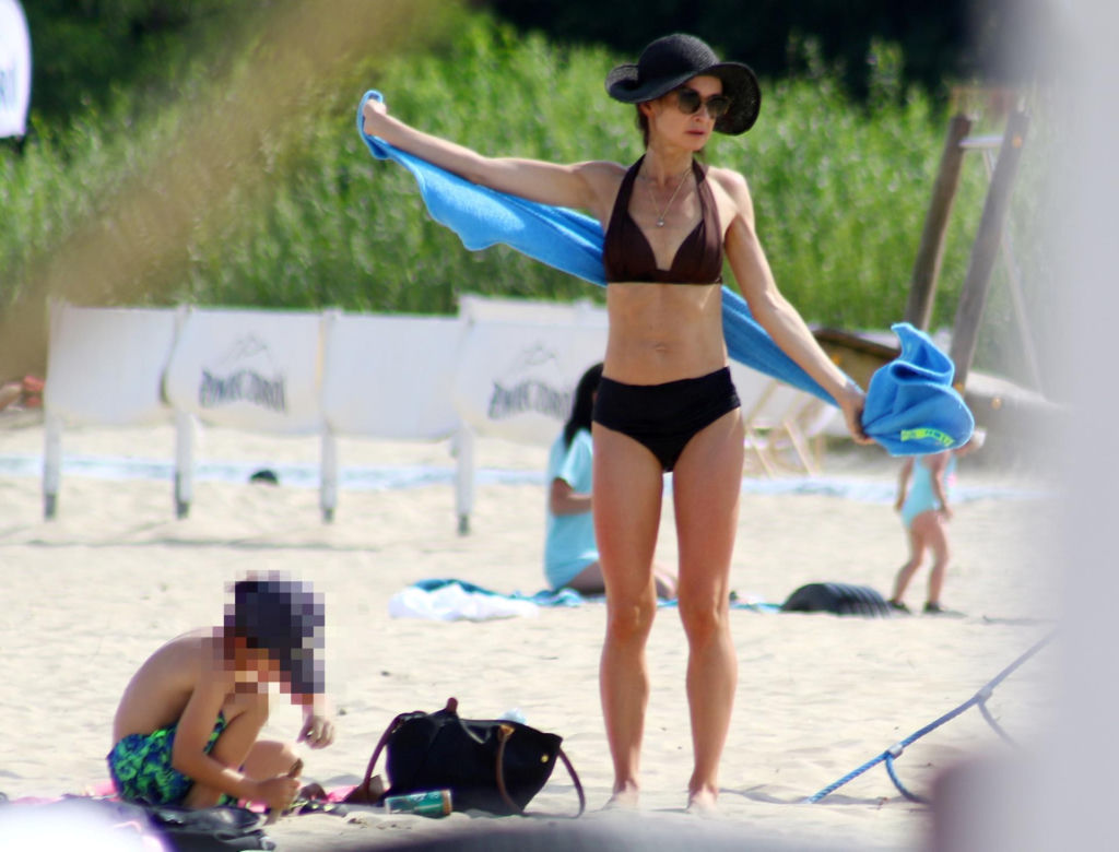 Marta Kaczyńska na plaży w Sopocie