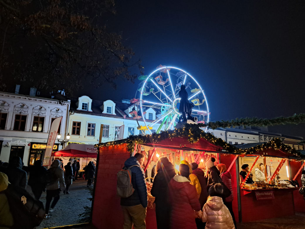 Świąteczne Miasteczko w Rzeszowie. Rynek rozbłysnął milionem światełek!