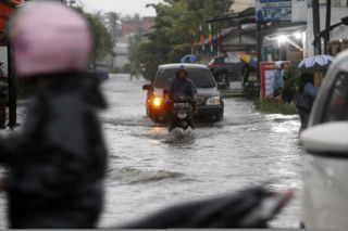 Południe Tajlandii pod wodą. Rośni tragiczny bilans po cyklonie