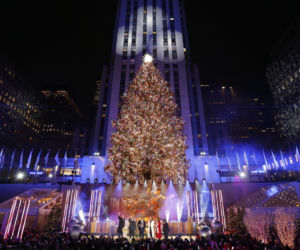 Choinka w nowojorskim Rockefeller Center rozbłysła! Robi ogromne wrażenie [ZDJĘCIA]