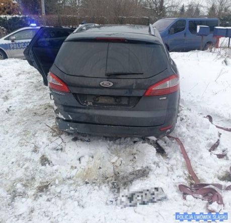 Holował auto...na dachu. Akcja pijanego kierowcy pod Lwówkiem Śląskim