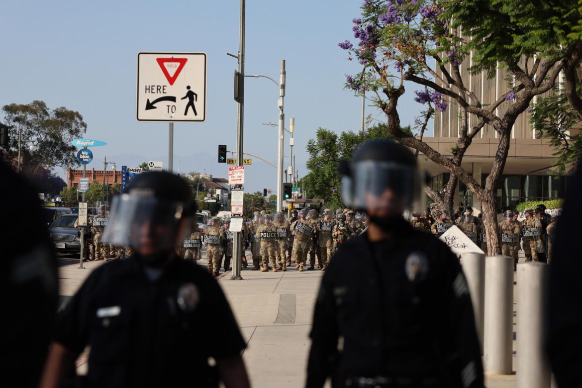 Protesty w Los Angeles coraz silniejsze. Emocje podsycają fałszywe zdjęcia i teorie spiskowe