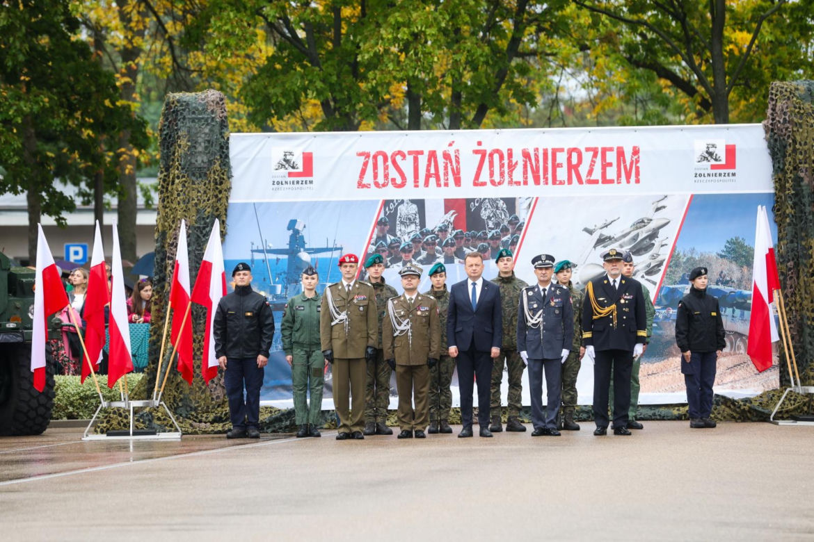 Przysięgę wojskową w Warszawie złożyło 1800 żołnierzy. Szef MON: to historyczne wydarzenie [ZDJĘCIA]