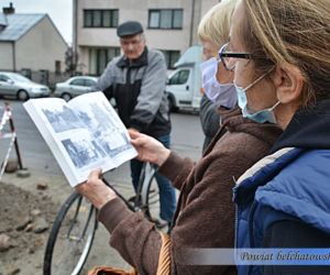 Łódzkie. Podczas budowy znaleziono pomnik Piłsudskiego! Pod ziemią przeleżał 80 lat! [FOTO]