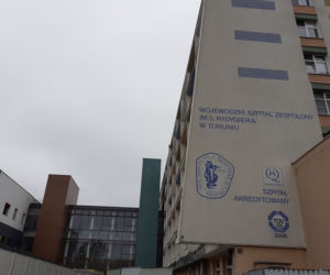 Stary budynek szpitala na Bielanach do wyburzenia