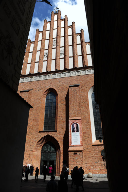 Przejmujące Groby Pańskie w Warszawie. Wielkanoc 2022