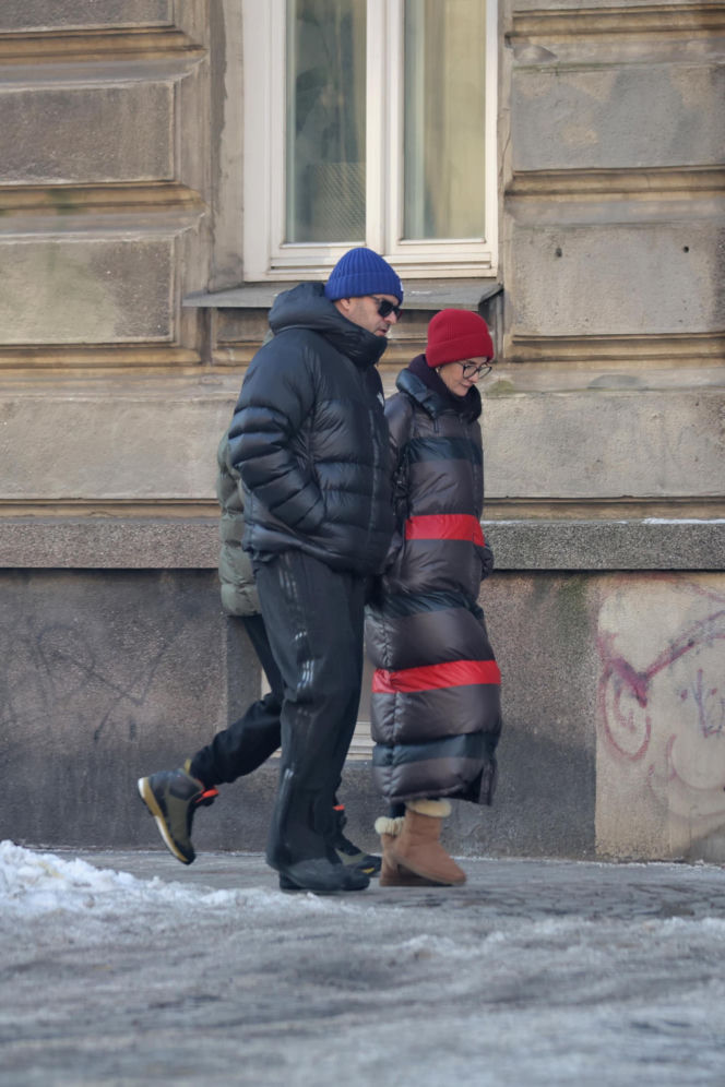 Tomasz Karolak  i Viola Kołakowska na spacerze