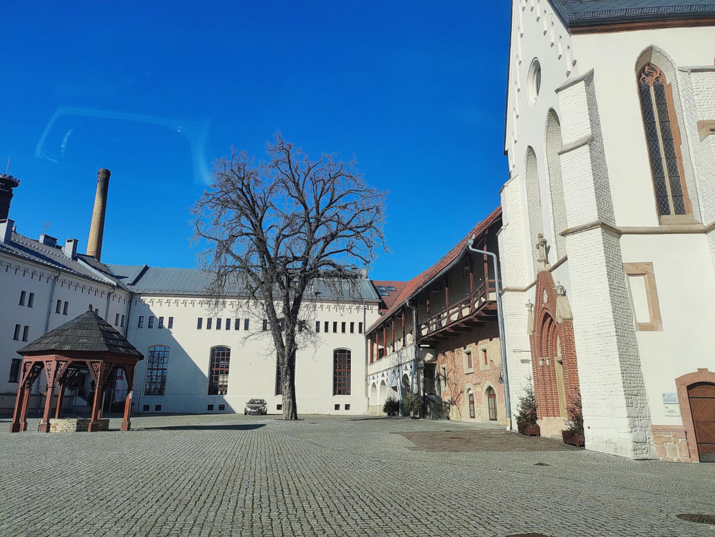 To miasto w województwie śląskim było stolicą. Znajduje się w nim perła śląskiego gotyku
