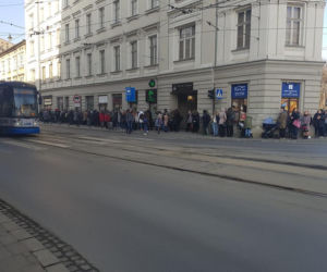 Kraków: Gigantyczne kolejki po pączki! [ZDJĘCIA INTERNAUTÓW]