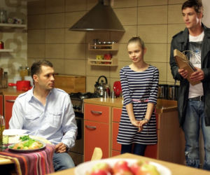M jak miłość odc. 1003. Zosia (Julia Wróblewska), Tomek (Andrzej Młynarczyk), Marcin (Mikołaj Roznerski)