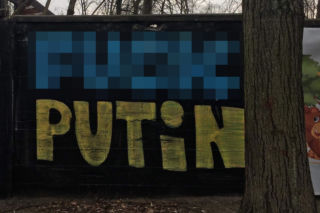 Łodzianie bronią graffiti, które pojawiło się na murze zoo. Ja bym jeszcze w ramkę oprawiła