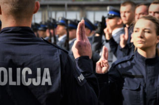 Policja wraca do łask. Coraz więcej chętnych, by wstąpić w jej szeregi