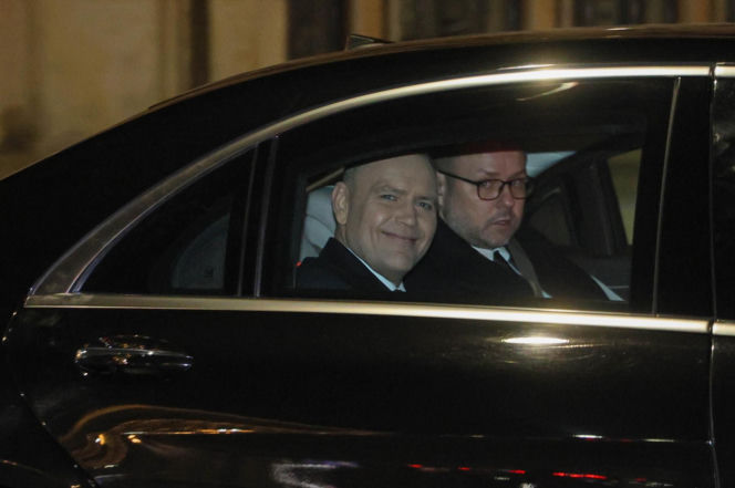 Gorące sceny pod Trybunałem Konstytucyjnym. Nawrocki wrócił do Warszawy, a tłumy protestują  [RELACJA NA ŻYWO]