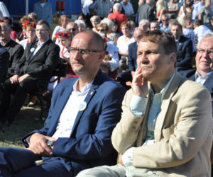 Sikorski wraca do polityki, na razie wiejskiej.
