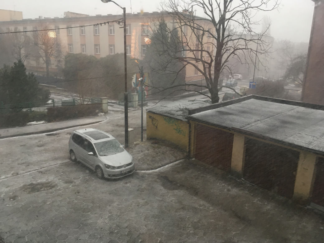 Pogodowy armagedon w województwie śląskim. Zamieć śnieżna przechodzi przez Śląsk!