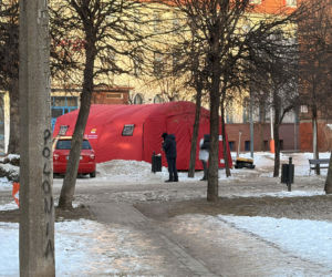 Grudziądz walczy z silnym mrozem. W centrum miasta stanął specjalny namiot z ogrzewalnią 