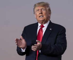 Oskarży Trumpa na pożegnanie?