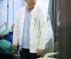 Nadchodzi „Sortownia”! Andrzej Chyra jako lekarz SOR-u w mrocznym serialu, jakiego jeszcze nie było