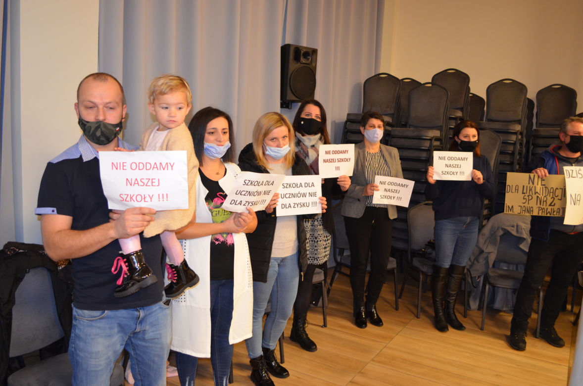 Społeczność z Michałowa wygrała z prezydentem Materkiem. SP nr 2 zostaje