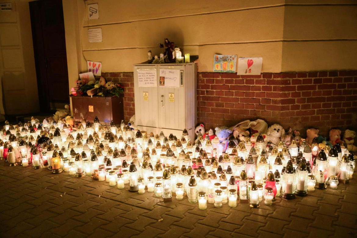 Poznań pogrążony w żałobie po morderstwie 5-latka. Tak poznaniacy żegnają ofiarę nożownika