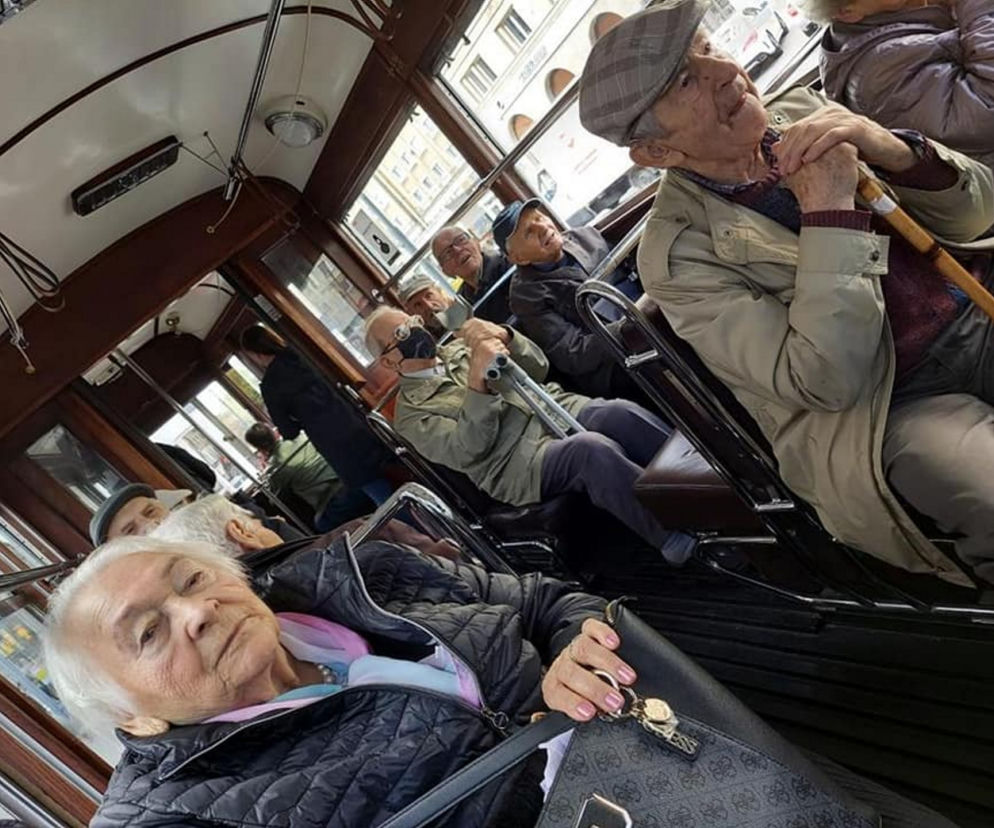 Niezwykły tramwaj z powstańcami. Wycieczka po Warszawie jak przed wojną