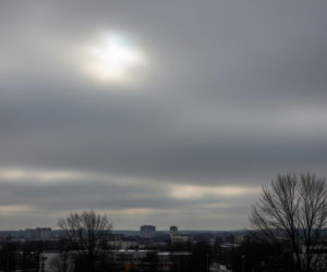Nowy Sącz czeka niespodzianka. Czy poniedziałek 08.12.2025 zepsuje humor?