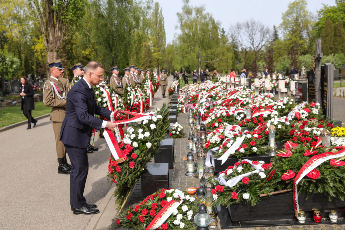 Prezydent upamiętnił ofiary katastrofy smoleńskiej