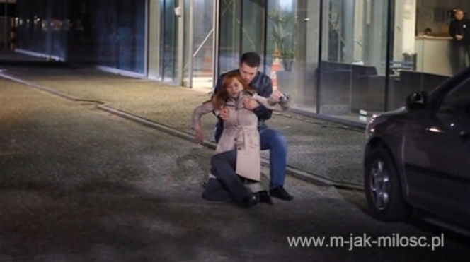 M jak miłość odc. 1041. Agnieszka (Magdalena Walach), Tomek (Andrzej Młynarczyk)