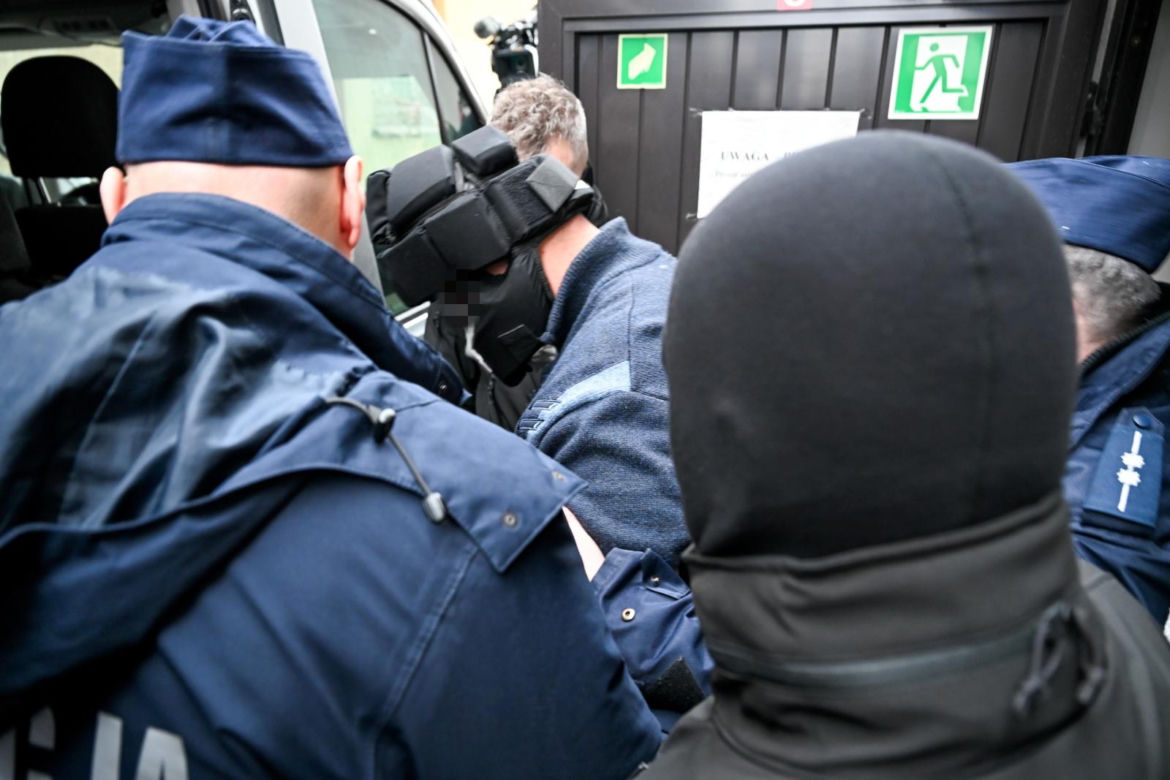 Zabił córkę, zaatakował całą rodzinę. Funkcjonariusz SOP usłyszał zarzuty