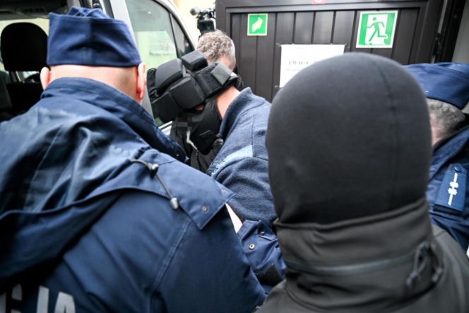 Zabił córkę, zaatakował całą rodzinę. Funkcjonariusz SOP usłyszał zarzuty