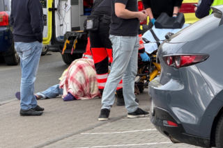 Kierowca innowacyjnej taksówki potrącił mężczyznę i uciekł