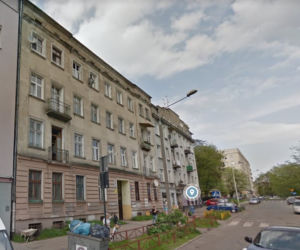 Wykrwawiał się na klatce schodowej kamienicy
