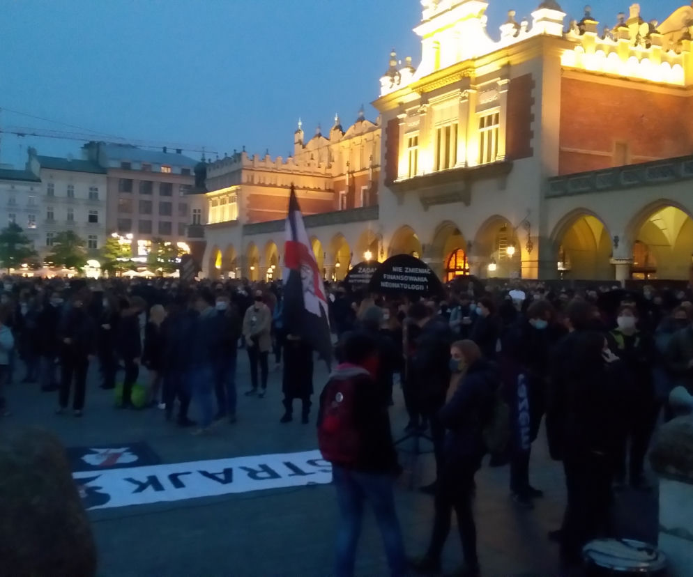 Protest przeciwko wyrokowi Trybunału Konstytucyjnego w Krakowie