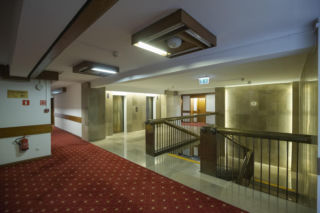 Dom Poselski idzie do remontu. W takich warunkach obecnie mieszkają posłowie 