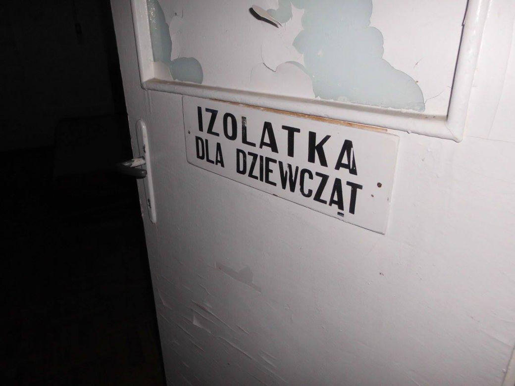 Nie chcielibyście spędzić tam wakacji! Opuszczony ośrodek kolonijny od środka