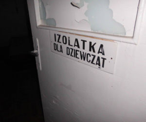Nie chcielibyście spędzić tam wakacji! Opuszczony ośrodek kolonijny od środka