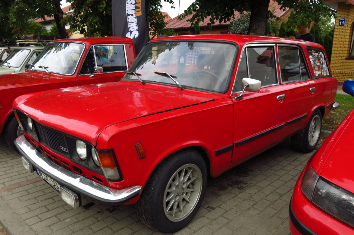 Zlot zabytkowych samochodów