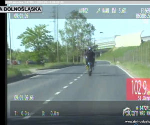 Szalał po Wrocławiu na jednym kole. Motocyklista stracił prawo jazdy i dostał ogromny mandat 