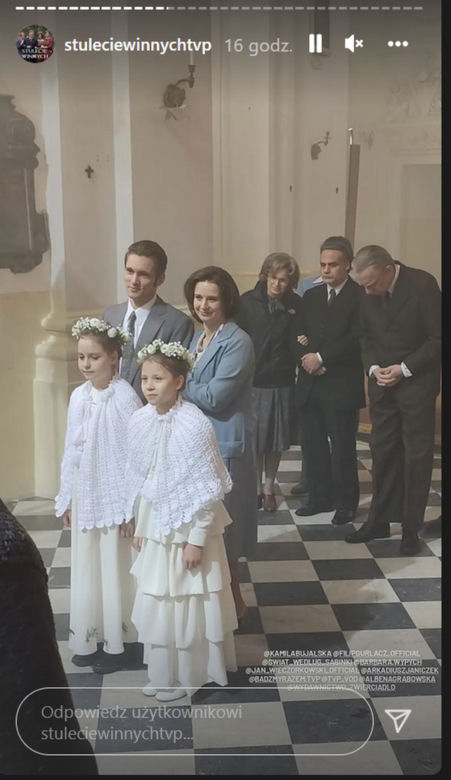 Stulecie Winnych 4 sezon na planie. Julia (Nadia Głazińska), Ula (Sabina Bendarz), Basia (Kamila Bujalska), Tomek (Filip Gurłacz)