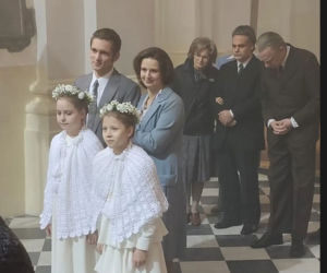 Stulecie Winnych 4 sezon na planie. Julia (Nadia Głazińska), Ula (Sabina Bendarz), Basia (Kamila Bujalska), Tomek (Filip Gurłacz)