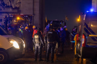 Traktory pod Wieżą Eiffla. Rolnicy blokują Paryż w proteście przeciw umowie UE–Mercosur