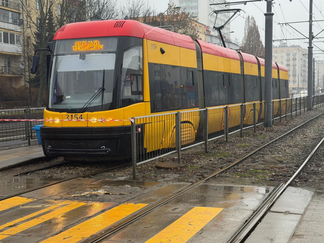 Pasażer zmarł w tramwaju na Ochocie. Na miejscu pracowały służby