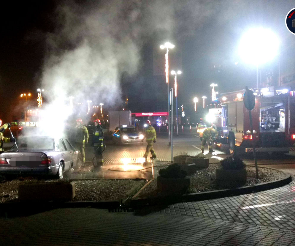 Pijany sprzedawca choinek podpalił mercedesa