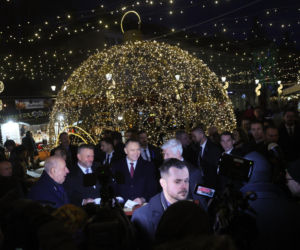 Karol Nawrocki wpadł na jarmark świąteczny