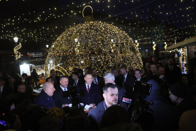 Karol Nawrocki wpadł na jarmark świąteczny