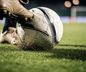 Ekstraklasa: Raków Częstochowa prowadzi z Cracovią. Kto musiał opuścić boisko przed czasem?