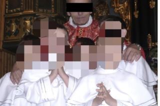 Ksiądz Jacek K. usłyszał 10 zarzutów. Wkrótce rozpocznie się jego proces