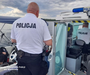 Policyjni wodniacy zatrzymali na Jeziorze Sławskim nietrzeźwego sternika