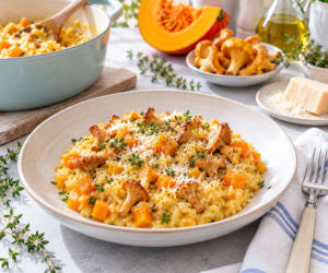 Dynia rozpływa się między ziarnami ryżu, a kurki zostają jędrne. To risotto smakuje jesienią