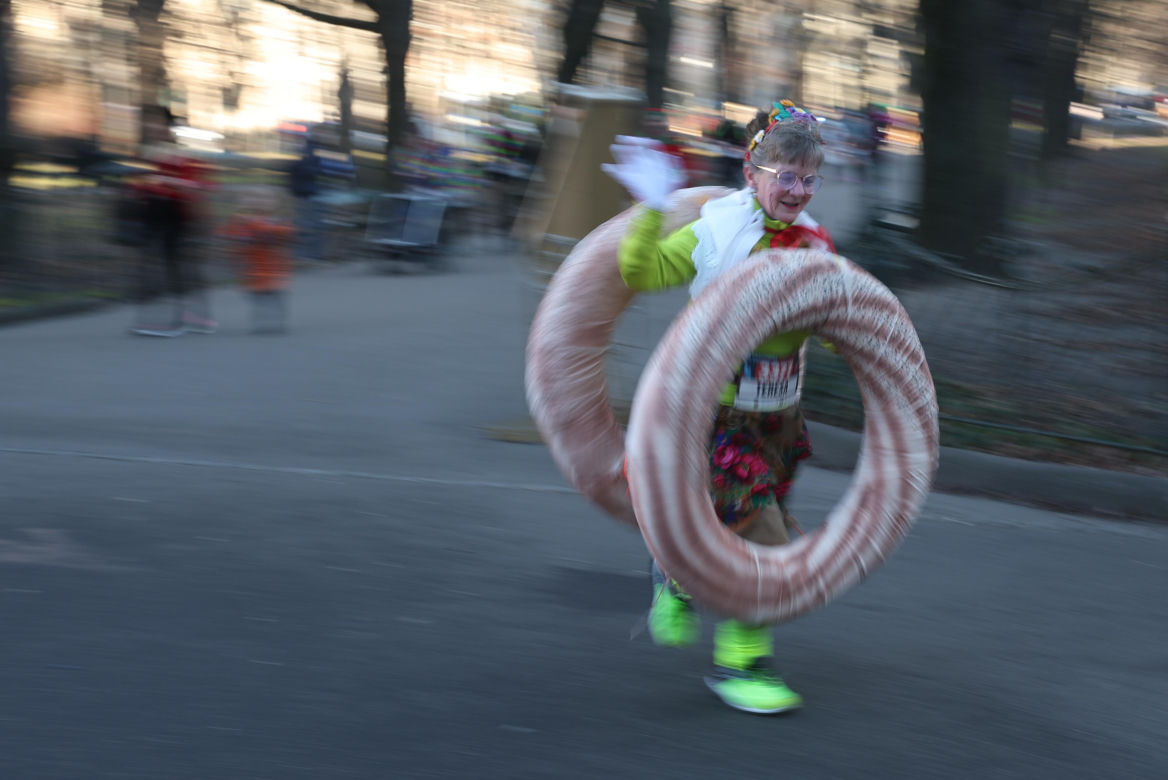 Krakowski Bieg Sylwestrowy 2024. Przebrania, sportowa rywalizacja i wspólne pomaganie 